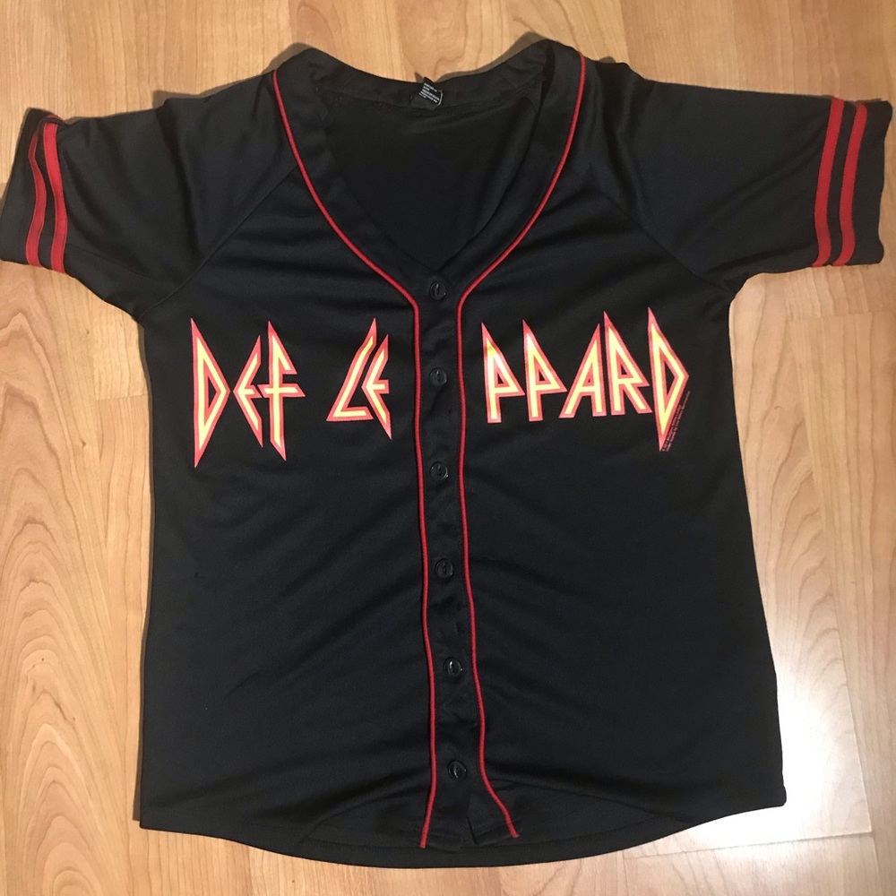 Def Leppard band tee